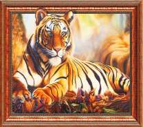 Тигр в осенних листьях