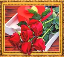 Букет роз и макаруны