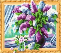 Разноцветный букет сирени на окне