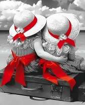 Две девочки на чемодане у моря