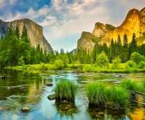 Озеро в живописных горах