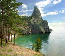 Солнечным днем на берегу Байкала