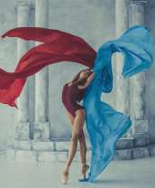 Танец с красным и синим