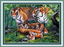 Семейство тигров на отдыхе