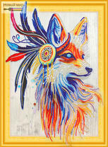 Лиса с украшением из перьев