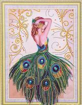 Девушка в платье павлина