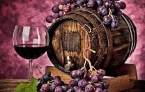 Красное вино и виноград