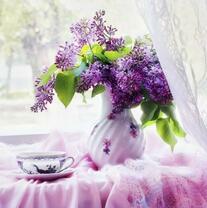 Букет сирени у окна