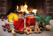 Теплый глинтвейн и новогоднее настроение у камина