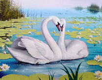 Пара белых лебедей на озере с лотосами