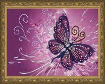 Яркая фиолетовая бабочка