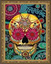 Желтый череп и яркие цветы на фоне ночи