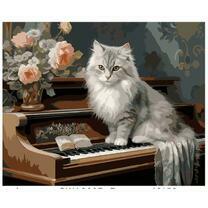 Серый пушистый кот и пианино