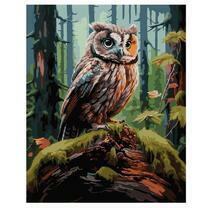 Серый филин в лесу