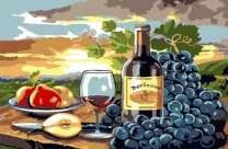 Вино и фрукты на фоне восходящего солнца