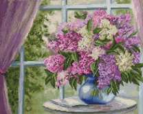 Большой букет сирени у окна