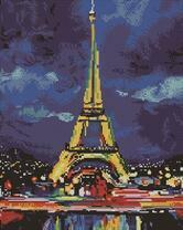 Эйфелева башня на фоне темного неба