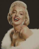 Мерлин Монро в белой накидке