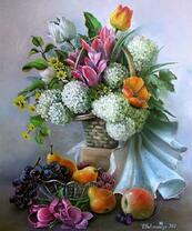 Букет нежнейших цветов и фрукты