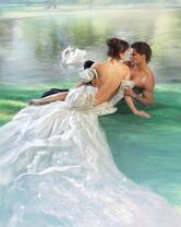 Пара на берегу лебединого озера