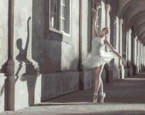 Танец балерины в городской среде