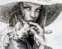 Милая девушка в летней шляпке