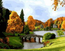 Осенний парк с озером