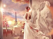 Девушка в воздушном платье на балконе в Париже