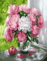 Пионы в вазе на подоконнике