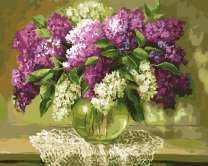 Весенний букет сирени в прозрачной вазе