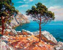 Сосны на скале у моря