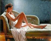 Обнаженная девушка на диванчике