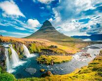 Одинокая гора и водопады на реке