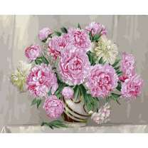 Пионы в бело-золотой вазе