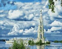 Калязинская колоколья и прогулочный катер