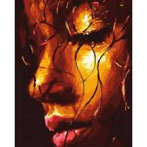 Лицо девушки в свете заходящего солнца