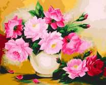 Букет роз в белом чайнике