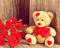 Розы и милый плюшевый мишка