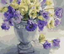 Синие и желтые розы в бетонной вазе