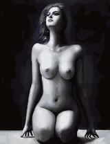 Обнаженная девушка с утонченным телом