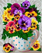 Букет анютиных глазок в кувшине