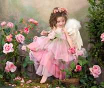 Ангелочек в розовом платье среди роз