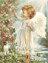 Миленький ангелочек рядом с цветами