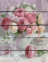 Чашечка чая и букетик роз