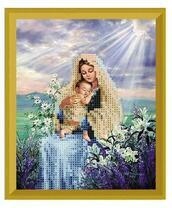 Мать с младенцем озаренная солнечными лучами