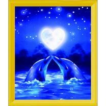 Дельфины под луной в виде сердца