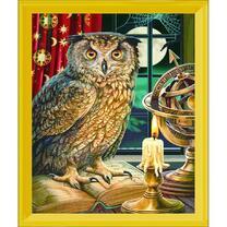 Сова в комнате со свечой