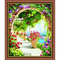 Аллея с розами и виноградом у моря