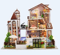 Трехэтажный домик с бассейном и роялем на террасе