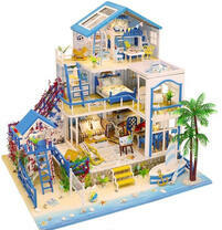 Трехэтажный домик с голубой крышей